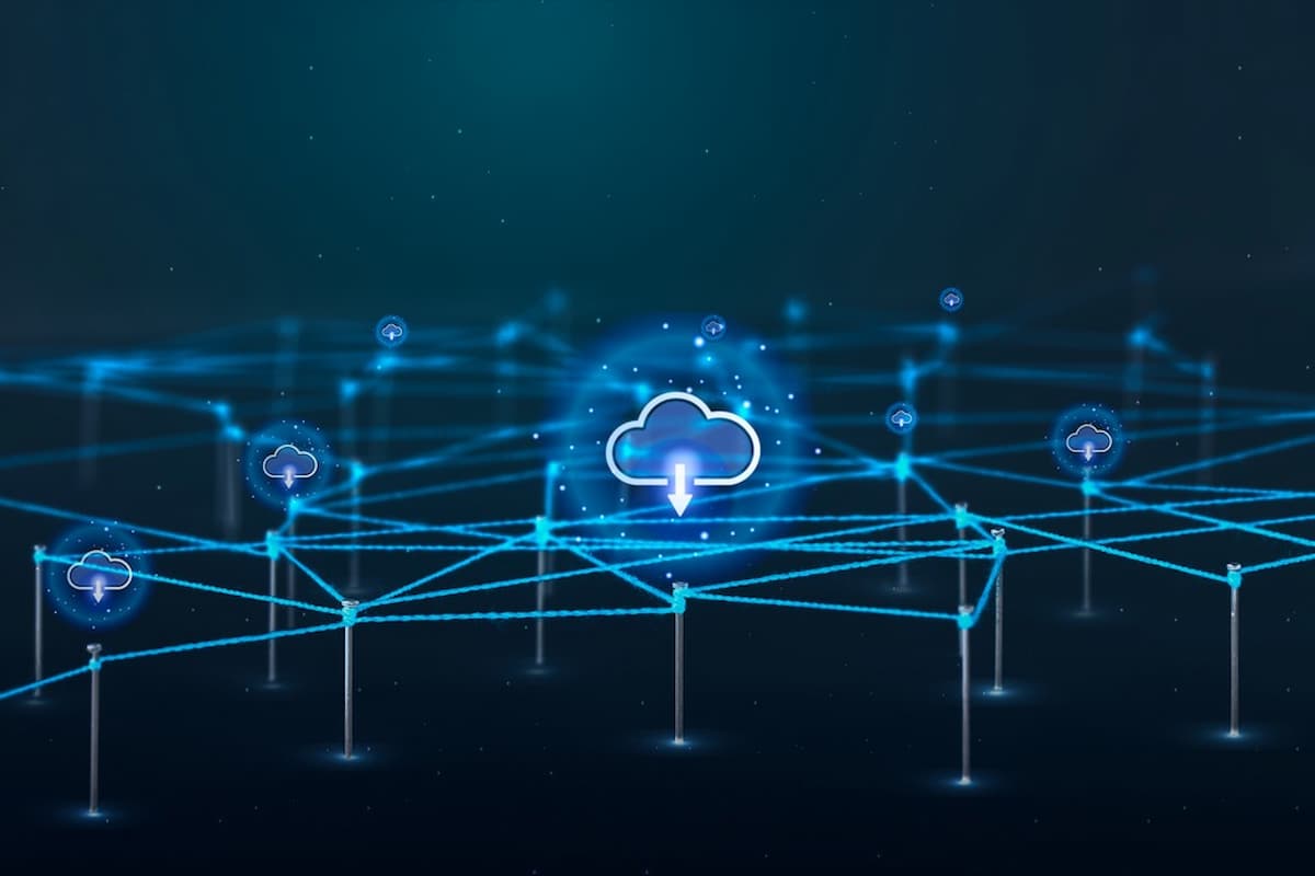 Ícone de nuvem destacado em rede digital, simbolizando computação em nuvem.